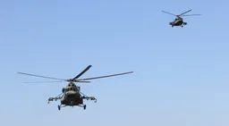 Вертолет Путина попал в окружение беспилотников